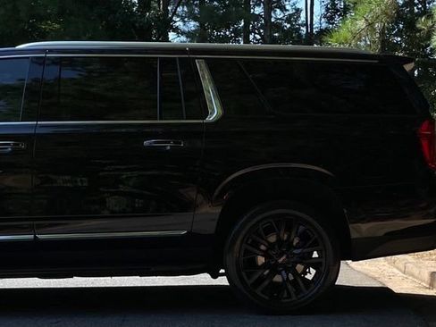 Used 2022 GMC Yukon XL SLT w/ SLT Premium Package AWD/4WD image 5