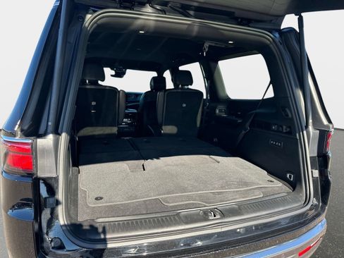 Used 2022 Jeep Wagoneer Series III w/ Flexible Seating Group AWD/4WD image 11