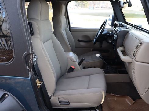 Used 2004 Jeep Wrangler Sahara w/ Dual Top Group image 20