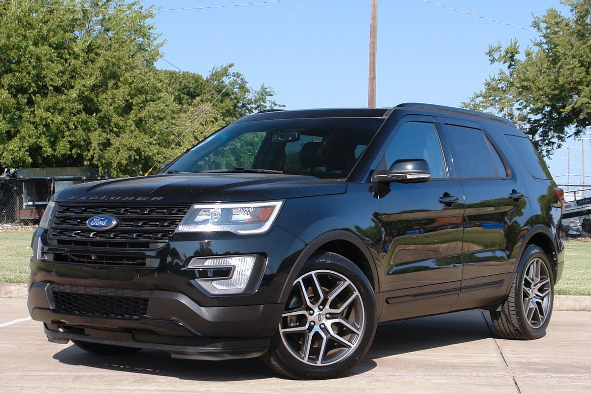 Used 2016 Ford Explorer Sport w/ Equipment Group 401A AWD/4WD image 2