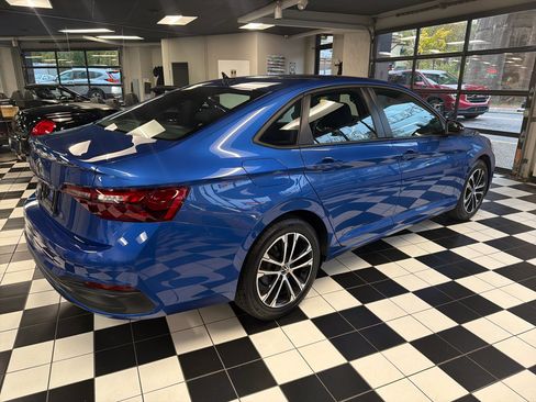 Used 2022 Volkswagen Jetta Sport image 4