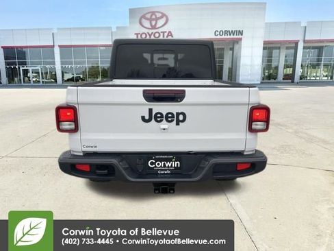 Used 2022 Jeep Gladiator Willys image 4