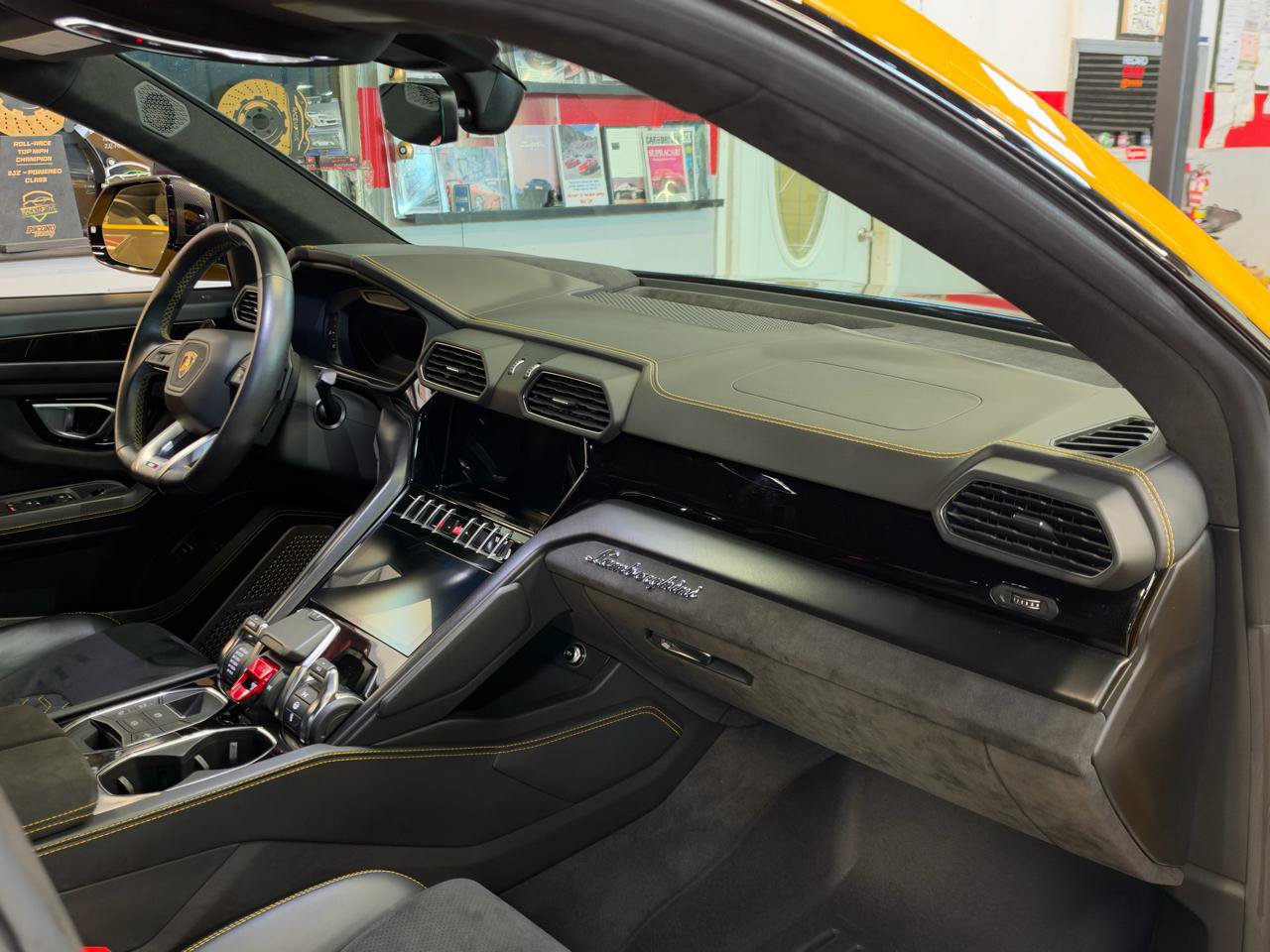 Used 2024 Lamborghini Urus S AWD/4WD image 18