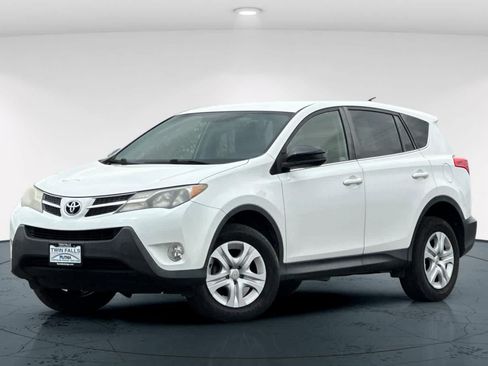 Used 2015 Toyota RAV4 LE FWD image 1