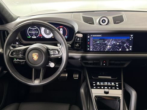 Certified 2026 Porsche Cayenne GTS AWD/4WD image 30