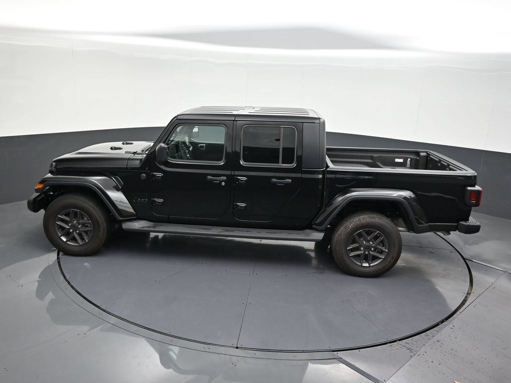 Used 2025 Jeep Gladiator Sport AWD/4WD image 15