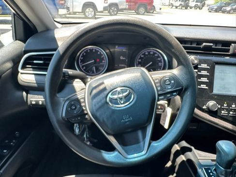 Used 2018 Toyota Camry LE FWD image 21