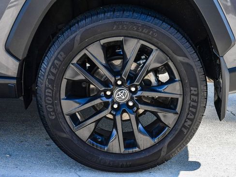 Used 2020 Toyota RAV4 XLE Premium image 12