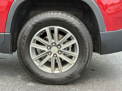 Used 2023 Chevrolet Traverse LT FWD image 10
