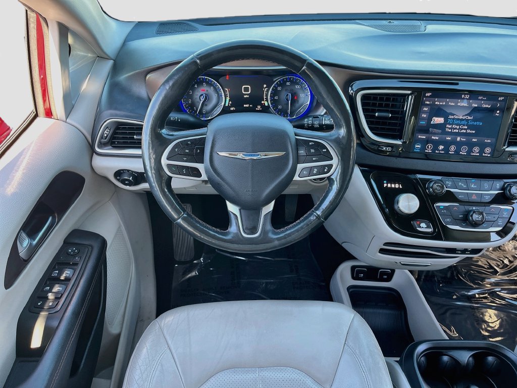Used 2018 Chrysler Pacifica Touring-L w/ Advanced Safetytec Group FWD image 23