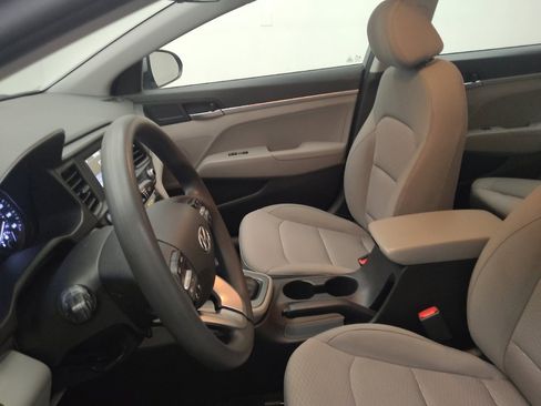 Used 2020 Hyundai Elantra SE FWD image 17