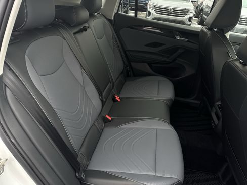 New 2026 Volkswagen Tiguan SE image 27