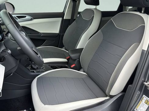 New 2026 Volkswagen Taos SE FWD image 30