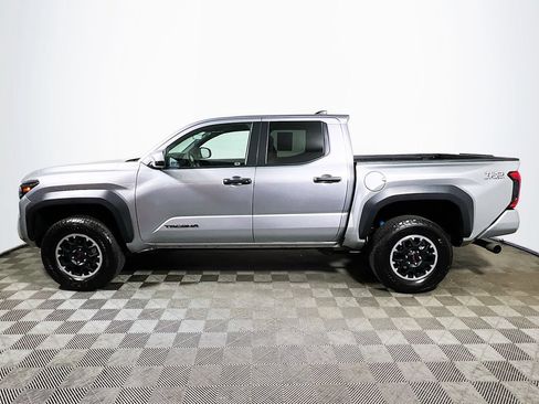 Certified 2025 Toyota Tacoma TRD Off-Road AWD/4WD image 4