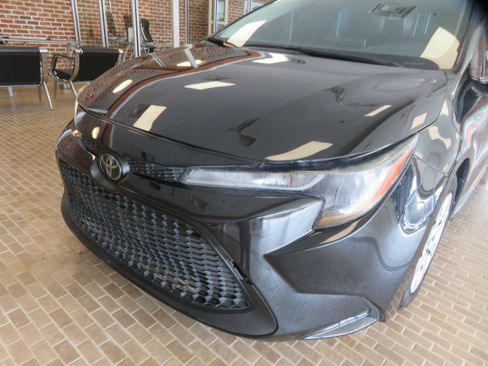 Used 2021 Toyota Corolla LE FWD image 52