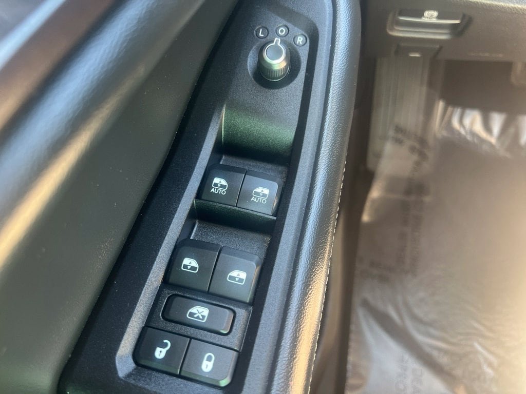 Used 2023 Jeep Grand Cherokee Altitude AWD/4WD image 23