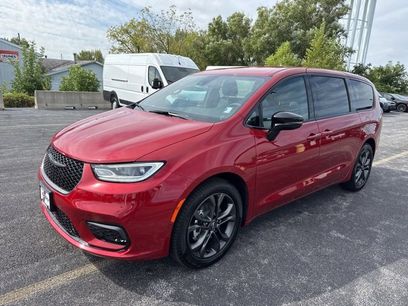 New 2026 Chrysler Pacifica Select