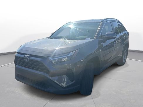 Used 2023 Toyota RAV4 XLE AWD/4WD image 2
