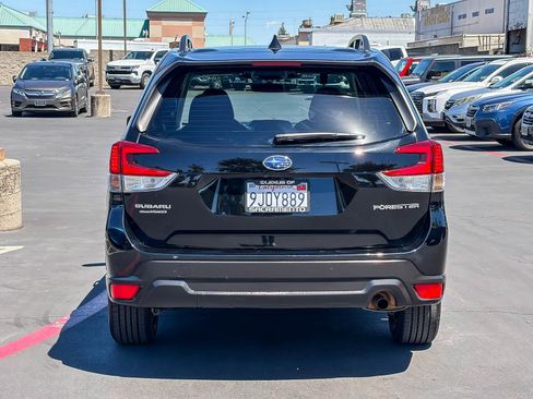 Used 2023 Subaru Forester Premium AWD/4WD image 3
