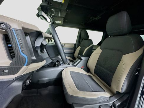 Used 2023 Ford Bronco Wildtrak image 9