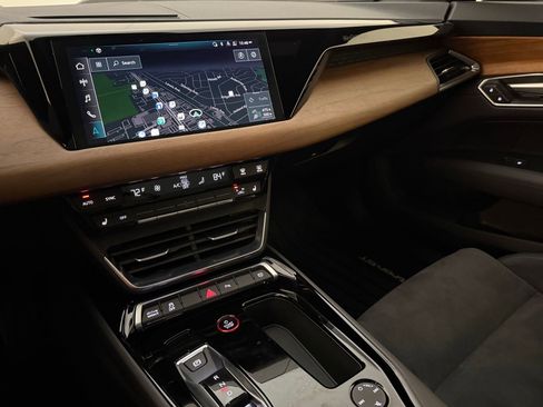 Used 2022 Audi e-tron GT Premium Plus image 22