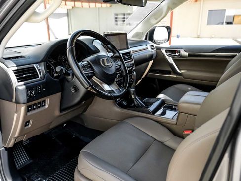 Used 2022 Lexus GX 460 Premium w/ Premium Package image 3