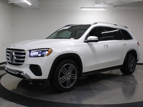 Certified 2025 Mercedes-Benz GLS 450 4MATIC image 11