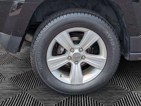 Used 2017 Jeep Patriot Latitude AWD/4WD image 9