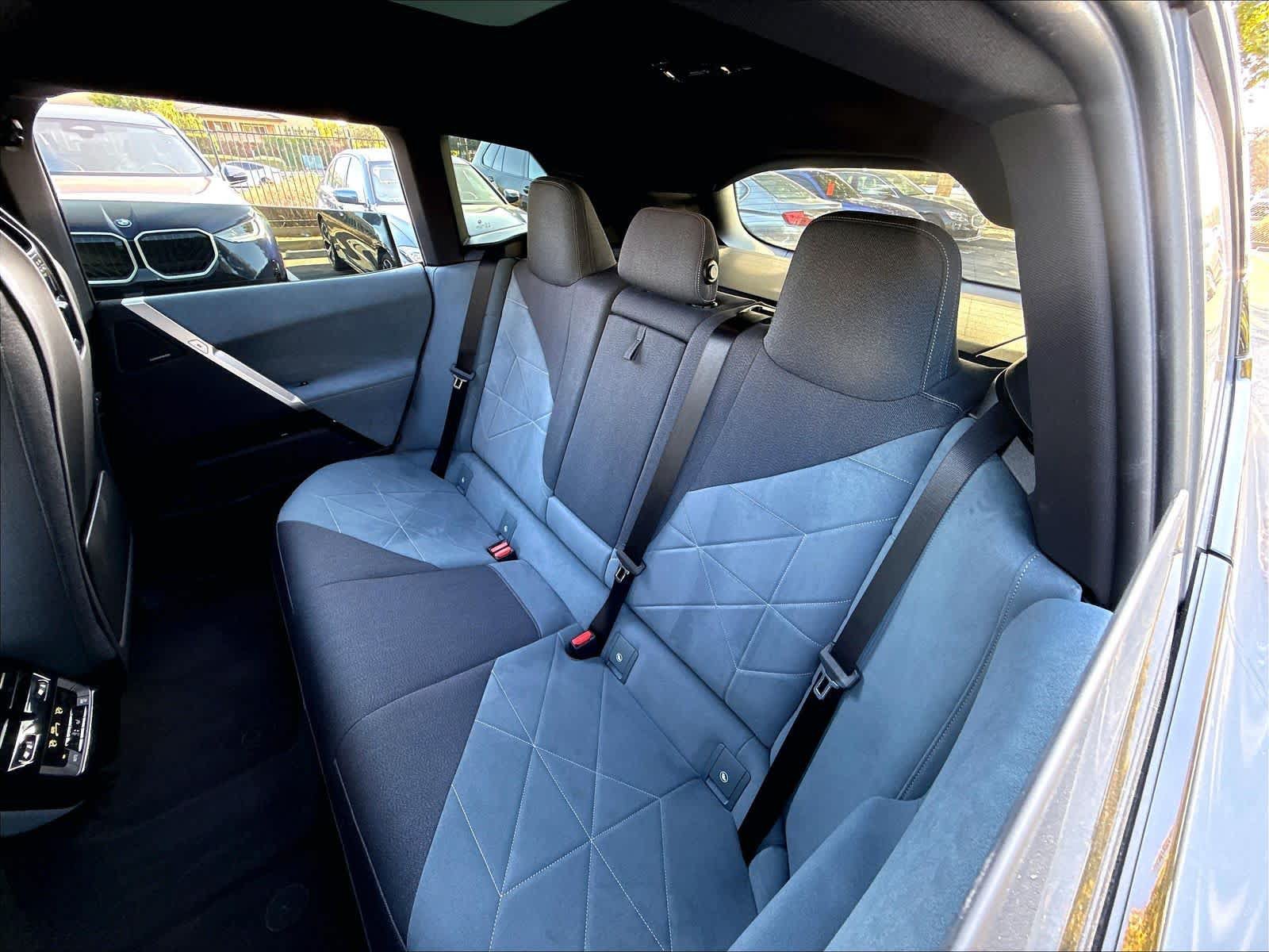 Used 2023 BMW iX xDrive50 w/ Sport Package AWD/4WD image 22