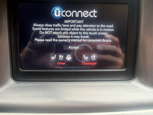 Used 2022 Dodge Charger SXT w/ Leather Interior Group RWD image 18