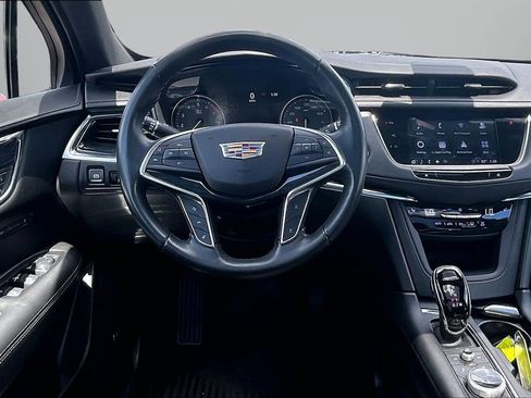Used 2022 Cadillac XT5 Premium Luxury w/ Technology Package FWD image 4
