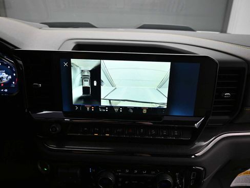 Used 2024 Chevrolet Silverado 1500 ZR2 image 18