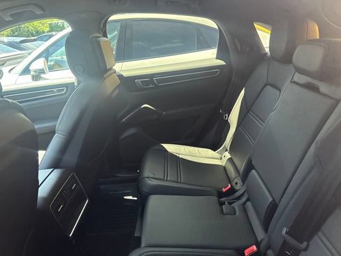 Certified 2023 Porsche Cayenne Coupe AWD/4WD image 8
