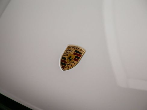 Certified 2022 Porsche Macan AWD/4WD image 12