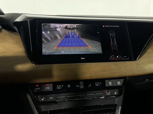 Used 2022 Audi e-tron GT Premium Plus image 18