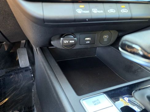 Used 2024 Hyundai Elantra Blue image 27