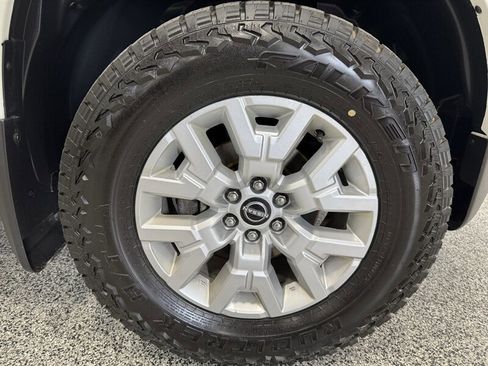 Used 2022 Nissan Frontier SV AWD/4WD image 23