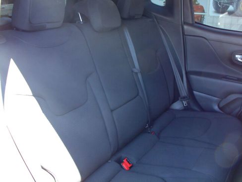 Used 2018 Jeep Renegade Altitude image 29