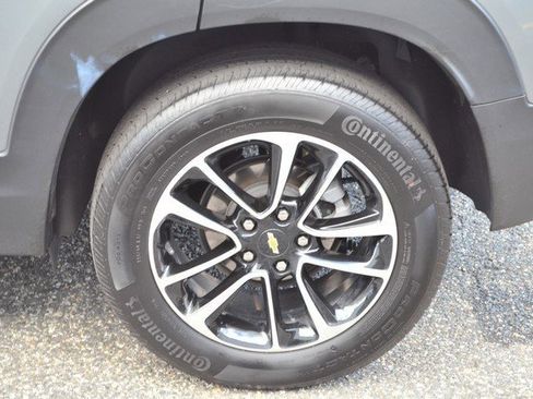 Used 2025 Chevrolet TrailBlazer LT image 12