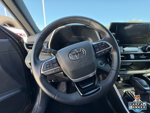 Certified 2025 Toyota Highlander XSE image 2