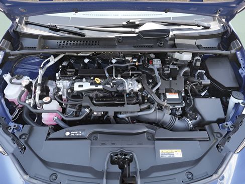 Used 2025 Toyota Prius XLE FWD image 19