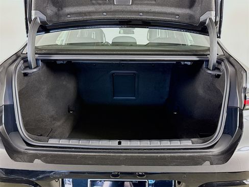 New 2026 BMW 740i image 28