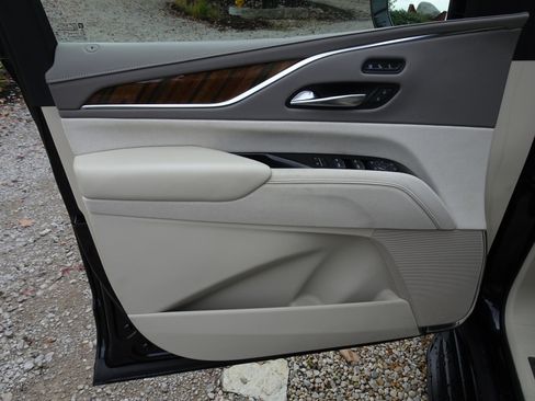 Used 2023 Cadillac Escalade Sport Platinum image 17