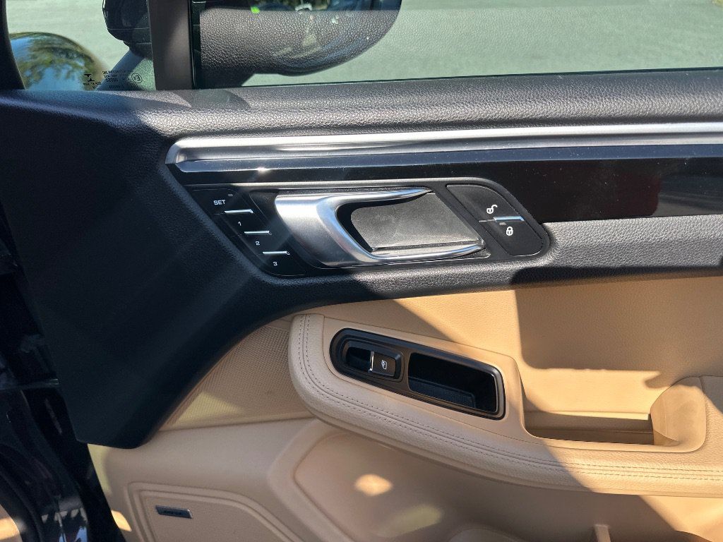 Used 2018 Porsche Macan AWD/4WD image 27