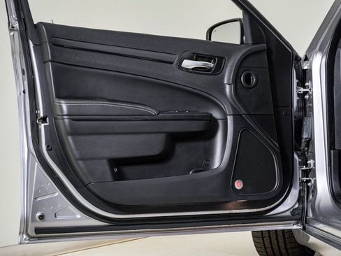 Used 2015 Chrysler 300 S image 26