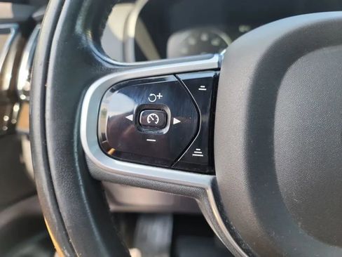 Used 2018 Volvo XC90 T6 Momentum w/ Convenience Package AWD/4WD image 24