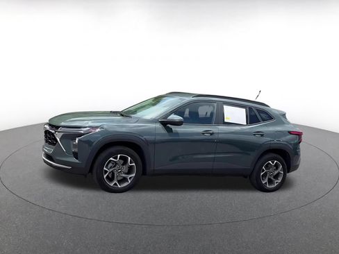 Used 2025 Chevrolet Trax LT w/ LT Convenience Package FWD image 6