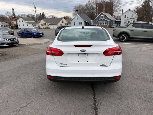 Used 2016 Ford Focus SE FWD image 4