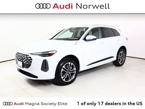 Used 2025 Audi Q5 Premium Plus w/ Premium Plus AWD/4WD image 11