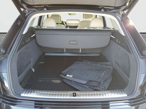 Used 2024 Audi Q8 e-tron Premium Plus w/ Premium Plus Package image 8